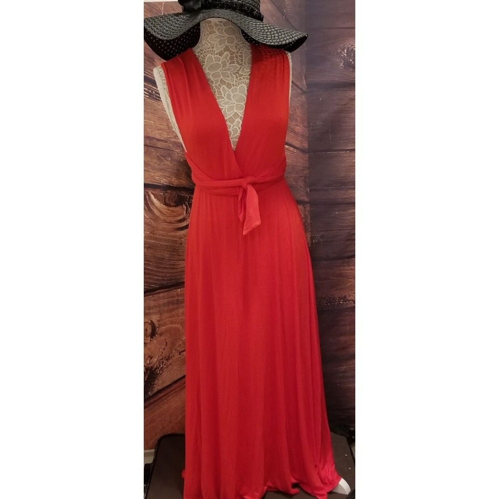 Red Criss Cross Back Maxi Dress. NWOT